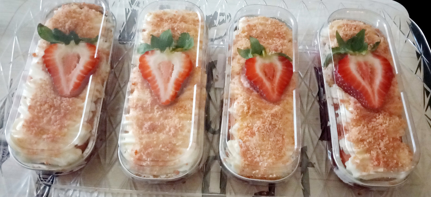 Mini cakes with frosting
