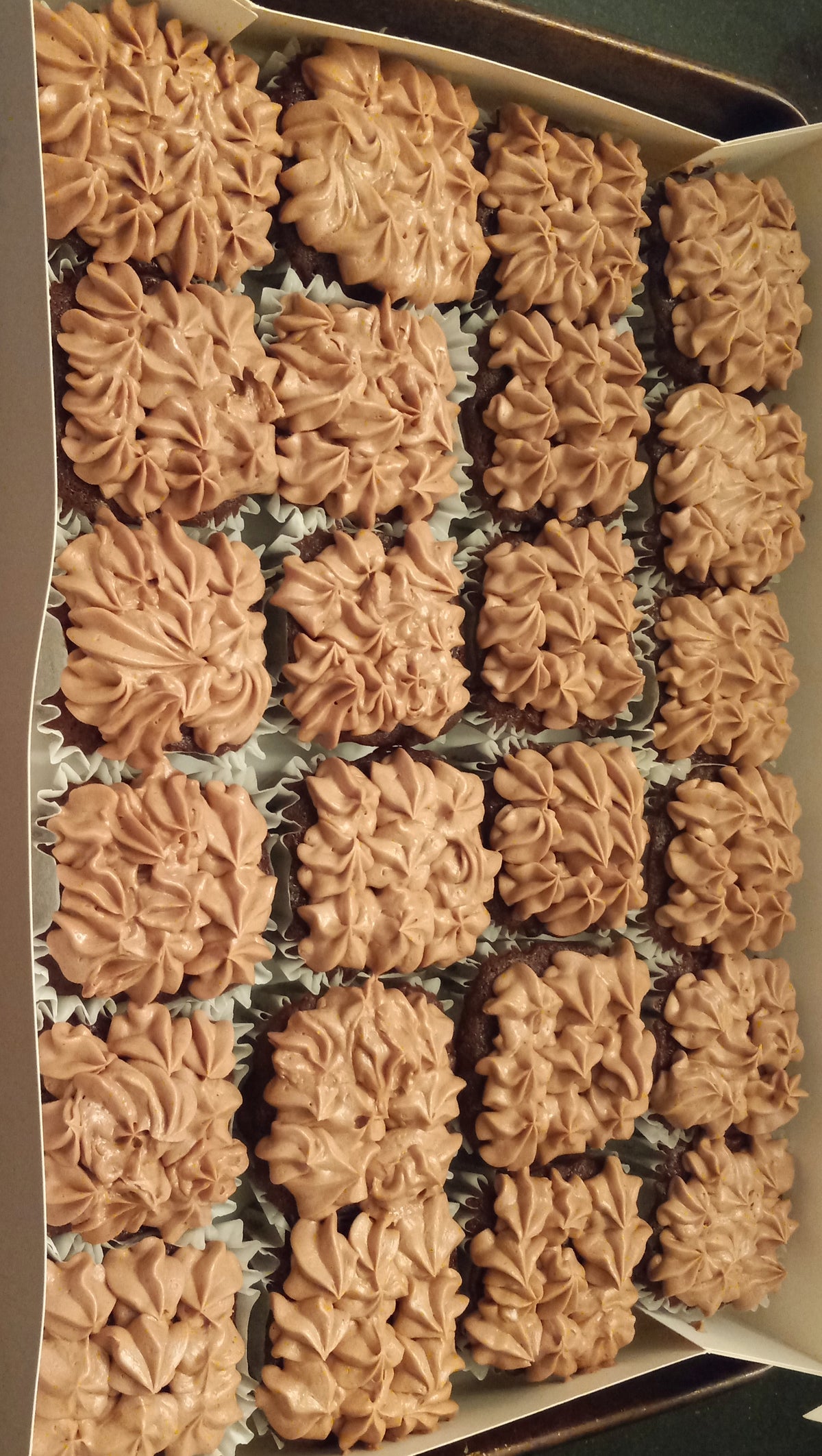 Square miniature cakes