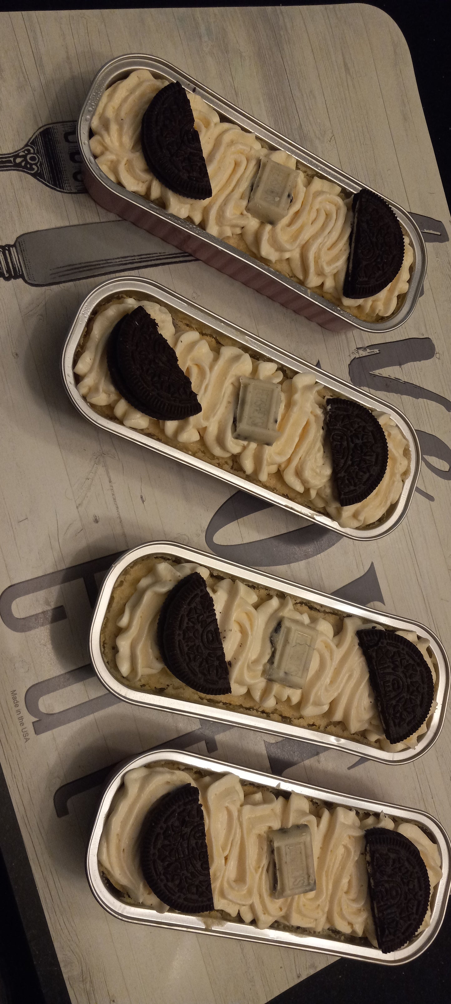Mini cakes with frosting