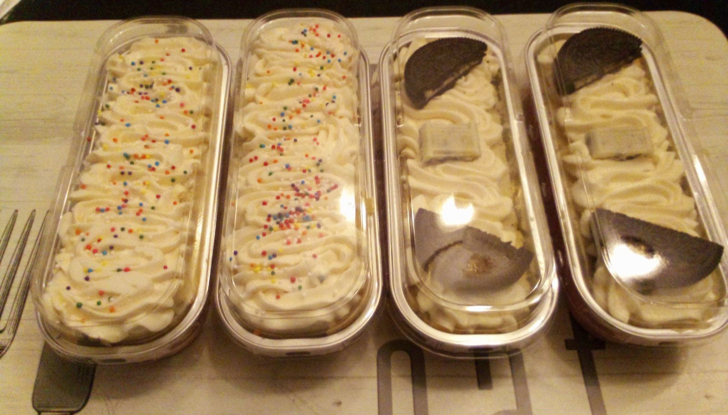 Mini cakes with frosting